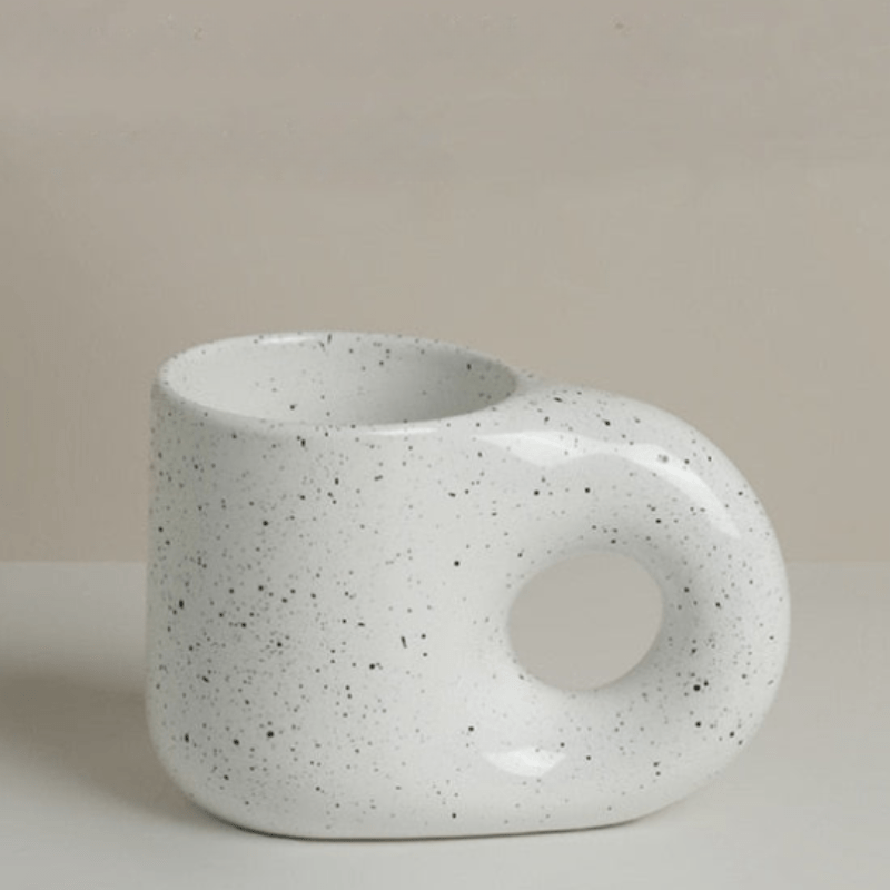 Viskana Timeless class in your hands – luxury porcelain mug for coffee and tea!