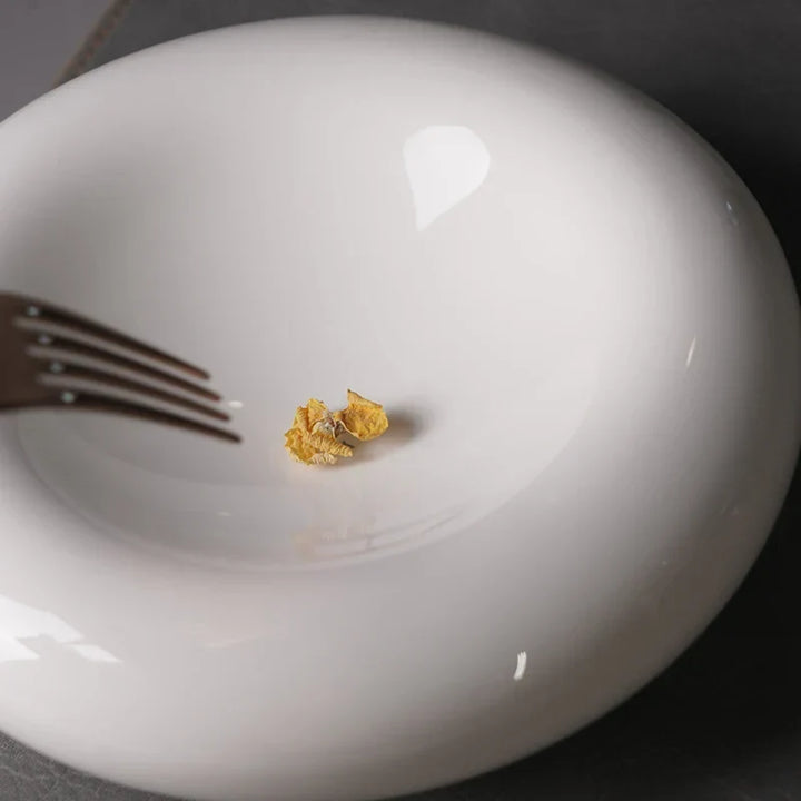 Creative Circular White Ceramic Plate with Double Layer Insulation Viskana