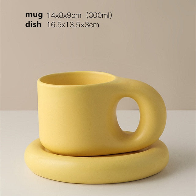 Timeless Elegance - Minimalist Porcelain Cup and Saucer Set Viskana